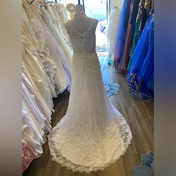 NWT Merry’s Wedding Dress - Picture 15 of 15